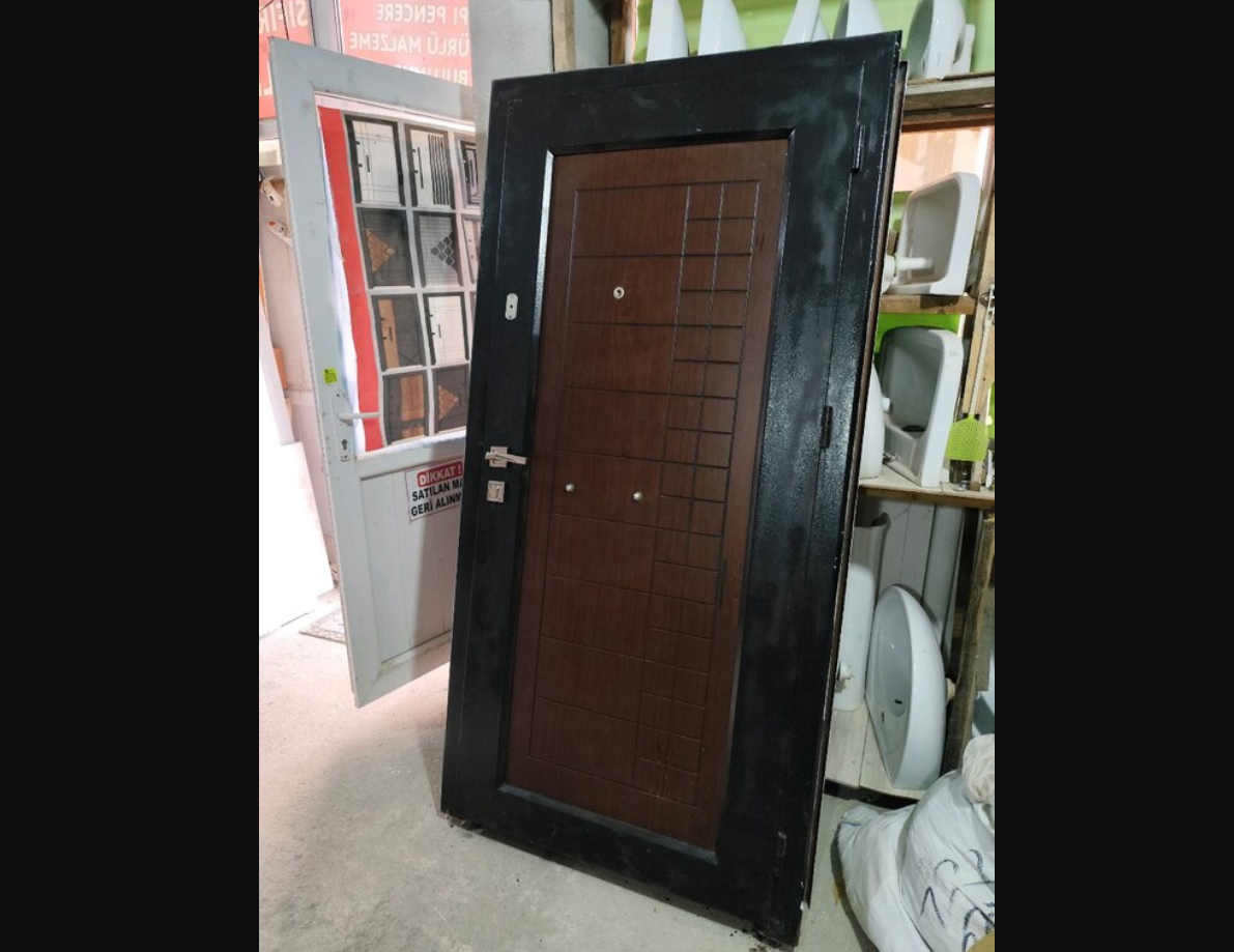 çıkma çelik kapı anahtarı var